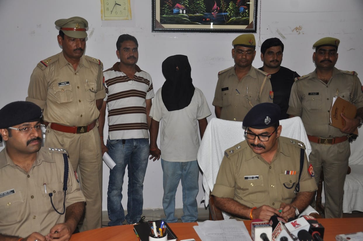 Smuglar arrest with heroine