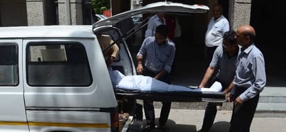 Yogesh disappeared four days suddenly came home, seeing the body of the mother-sister 