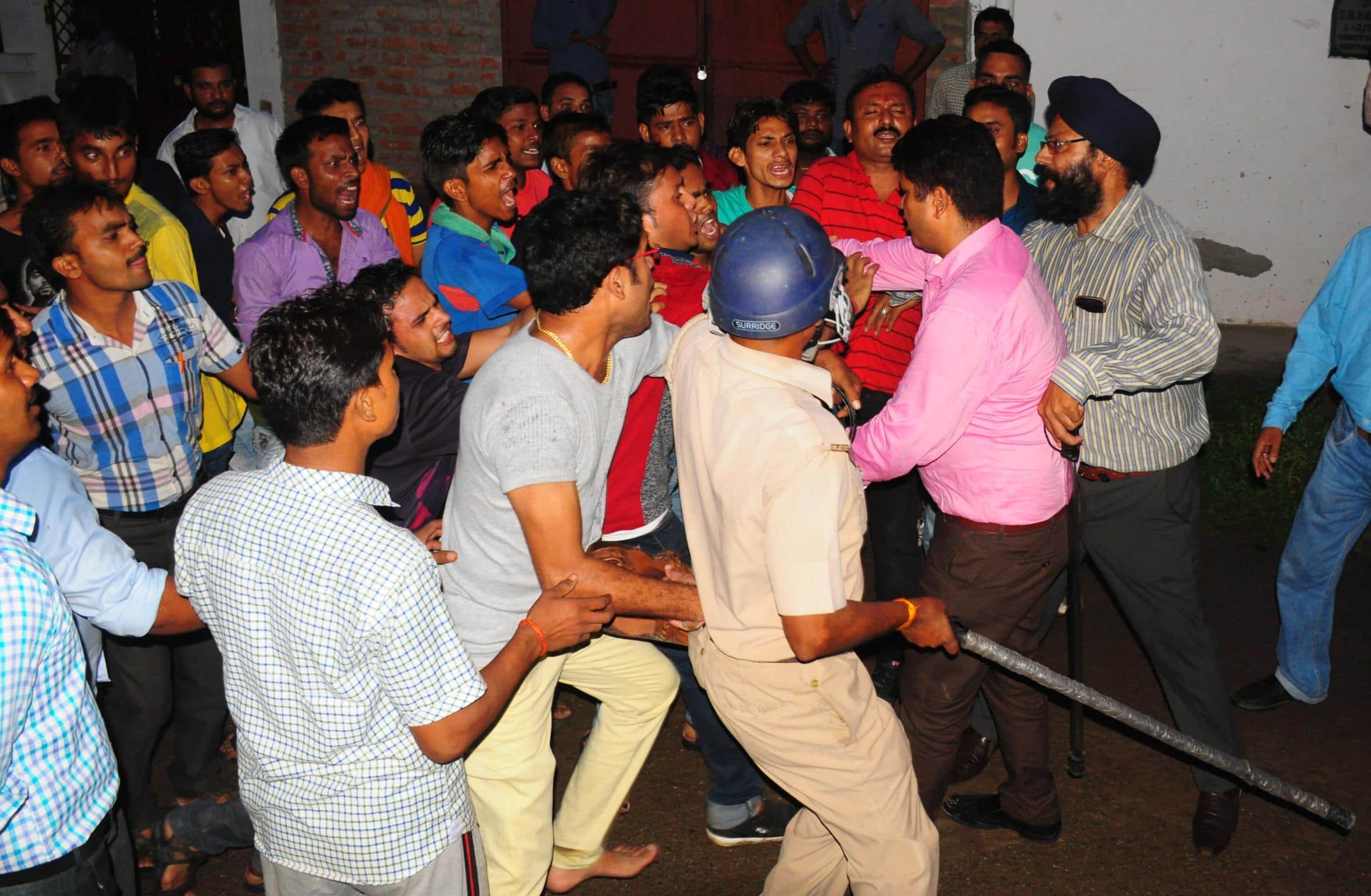 clash between two groups in lucknow, ssp takes command