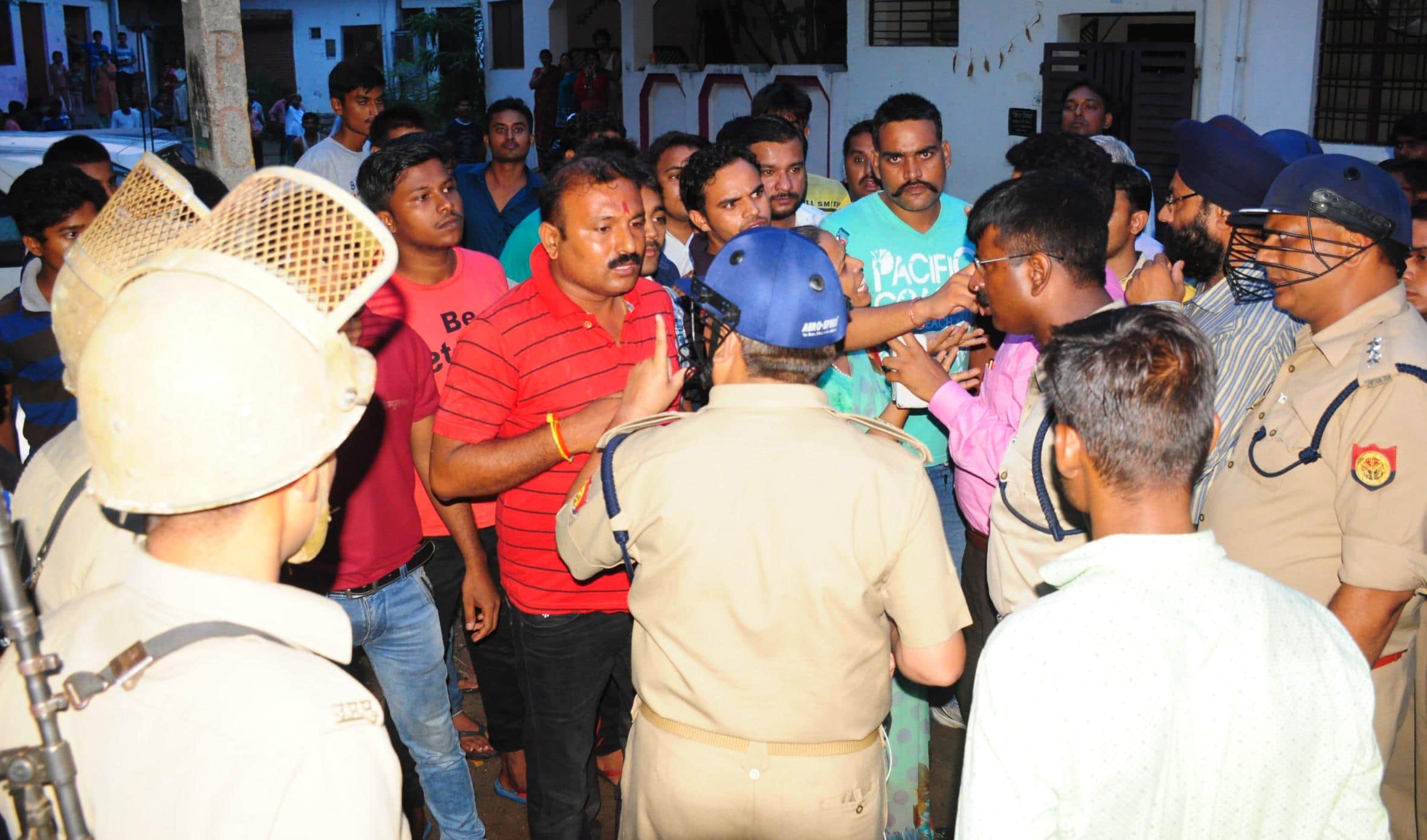 clash between two groups in lucknow, ssp takes command