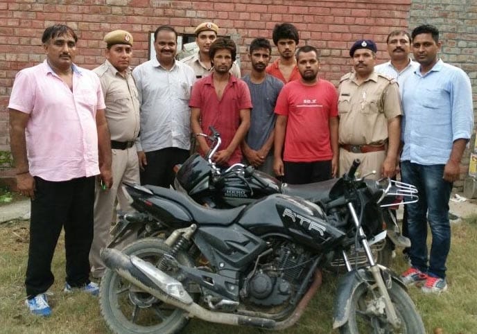 petrol pump employe robbery, chilli, cash robbery, petrol pump, gun shot, firing, rohtak, haridwar