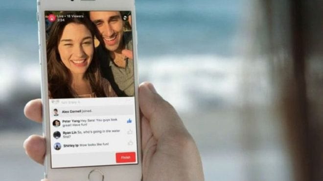 How can i share a live video on Facebook? 