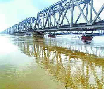 Elgin Bridge is desperate to touch Ghaghra
