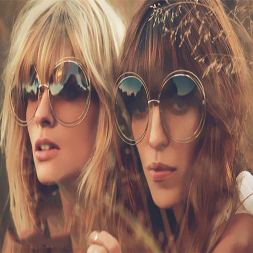 5 Things Every Woman Should Have In Her handbag