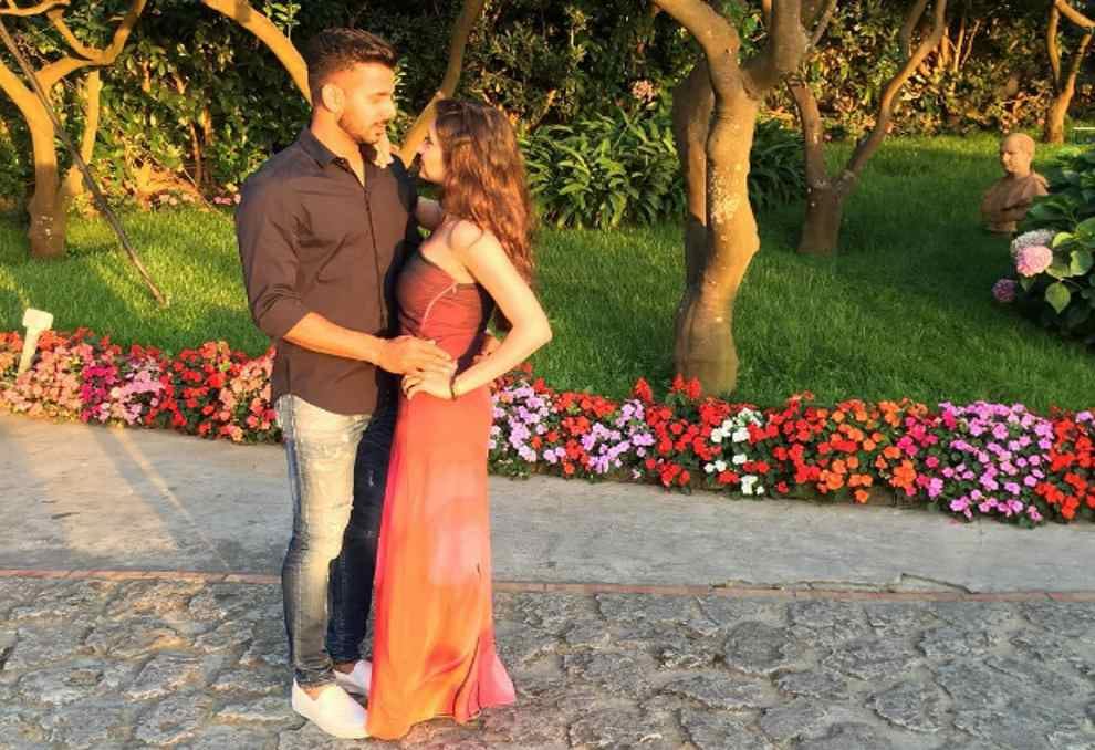 manoj tiwary celebrating anniversary in europe