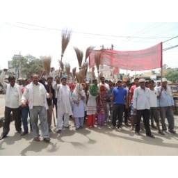 narnaul news, sanitary employees, protest, municipal corporation