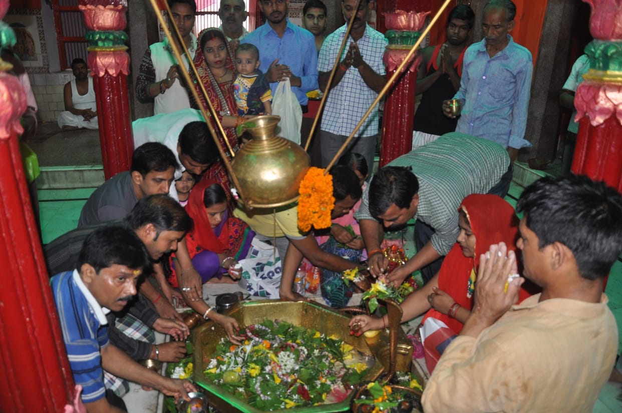 Devotees chant 'Har-Har Mahadev' on first day of Saawan