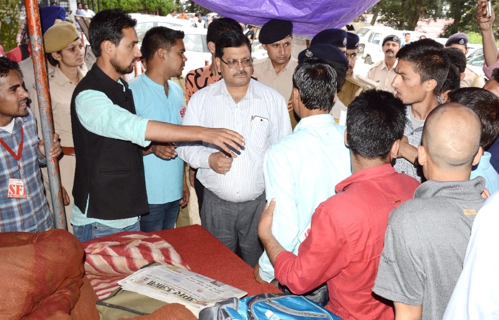 SFI protest at HP University, live photos