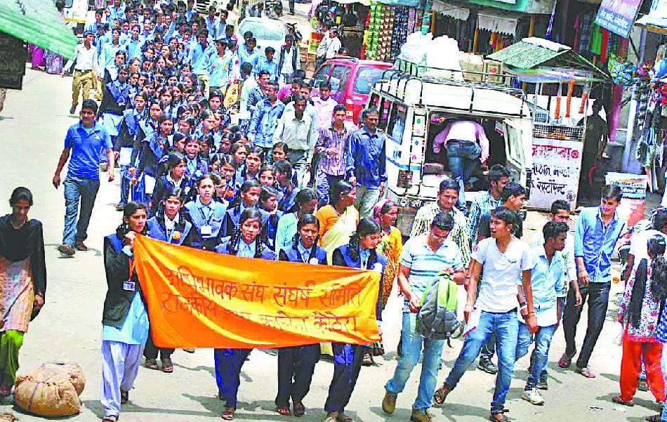 Students dropped out procession