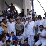 प्रदर्शन के दौरान बसपा नेता व कार्यकर्ता।