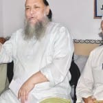 जमीअत उलेमा के दफ्तर में पत्रकार वार्ता में बोलते मौलाना मतीनुल हक ओसामा।