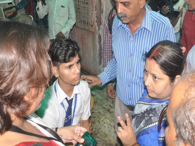 accident of school bus in agra
