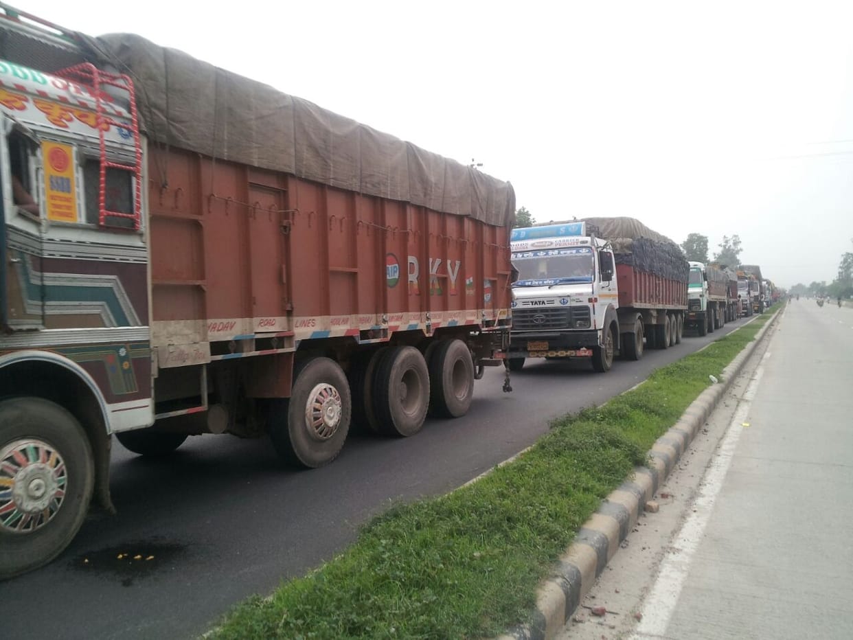Laying on the GT Road, ten km long jams