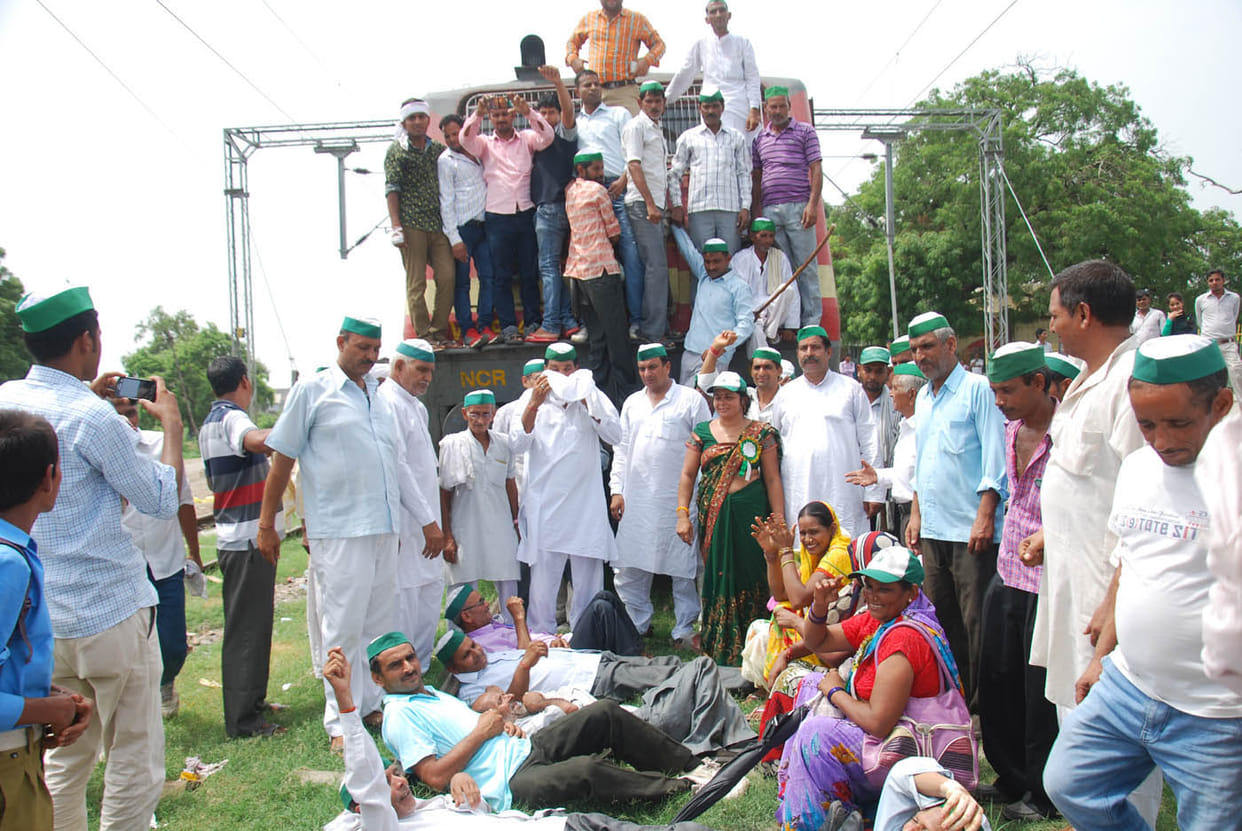 cane payment: BKU cane payment stopped the 3 trains 