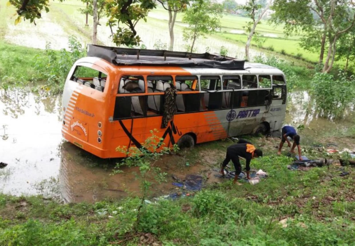 Teenager killed in bus accident