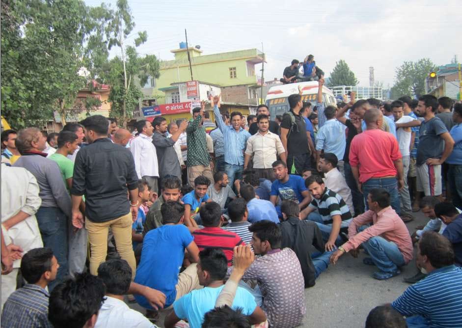 people angry over joginder death chakka jam on national highway in mandi himachal pradesh