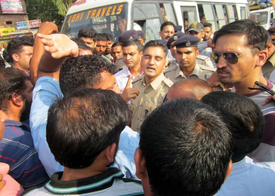 people angry over joginder death chakka jam on national highway in mandi himachal pradesh