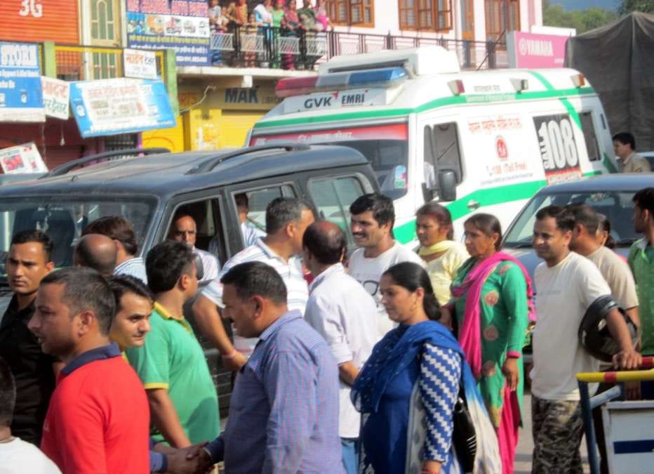people angry over joginder death chakka jam on national highway in mandi himachal pradesh