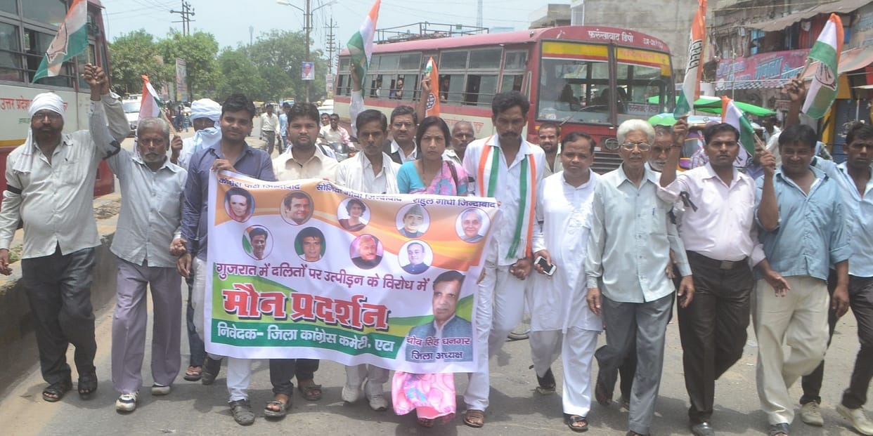 Congressmen silent march removal performance