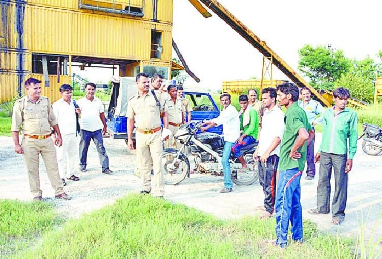 crooks caught after robbing running