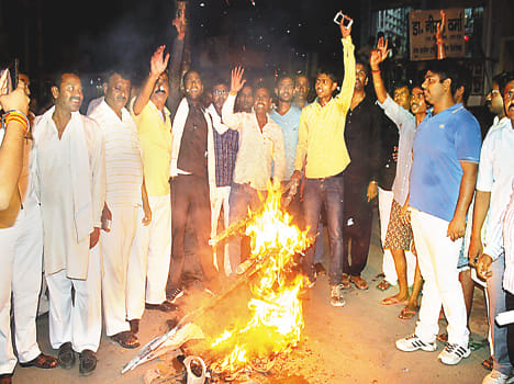 BJP vice president blew effigy