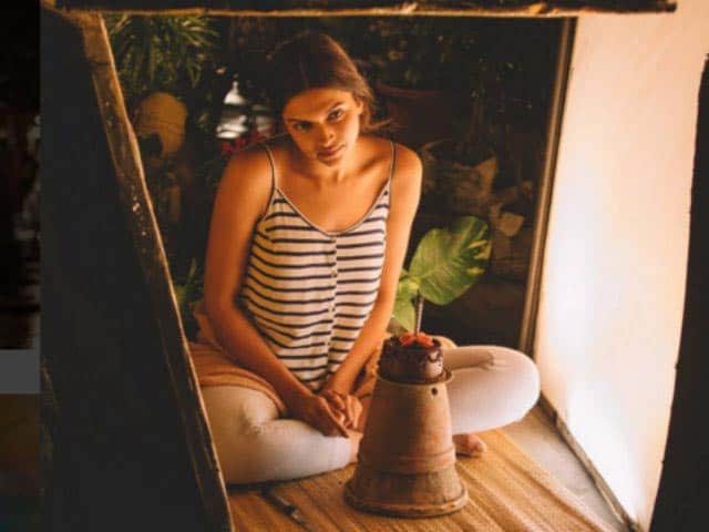 Deepika padukone says I am Not engaged