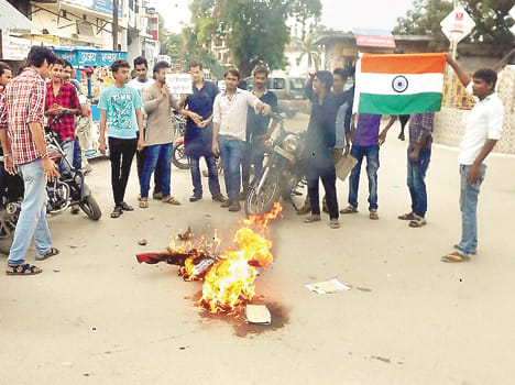Burned an effigy of Prime Minister of Pakistan