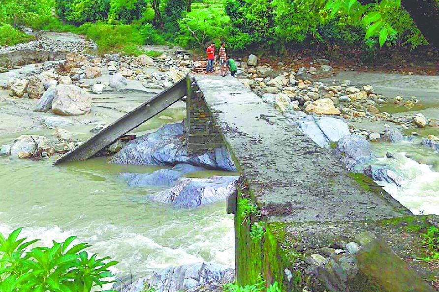 3000 population of 7 villages from flowing into the bridge crisis