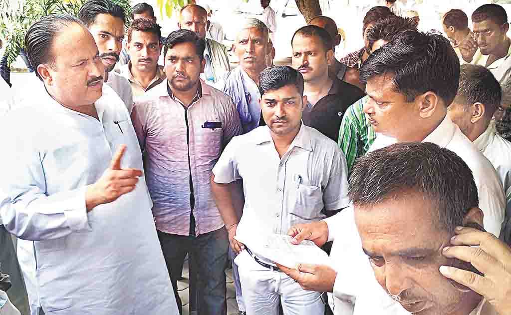 leader becomes contracter