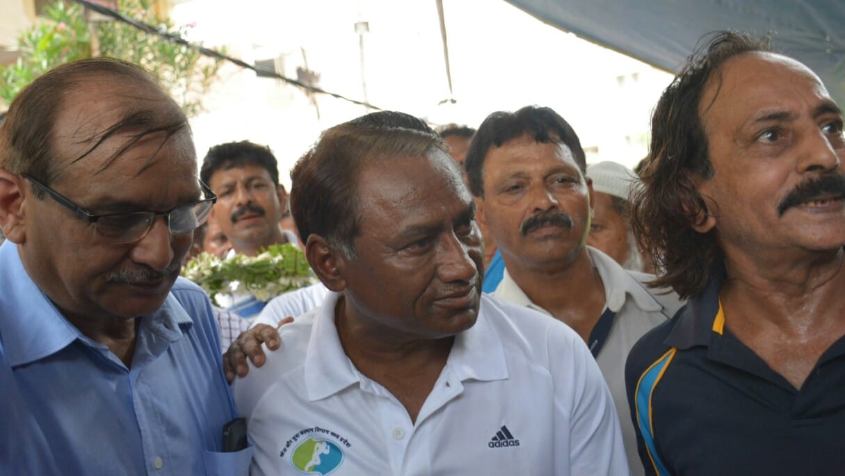 Famous hockey player Mohammed Shahid Funeral, final ritual in Varanasi.