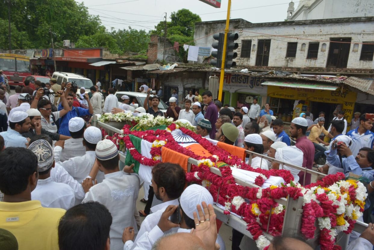 Famous hockey player Mohammed Shahid Funeral, final ritual in Varanasi.