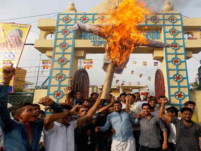Dhayashankar organically burnt effigies of Mayawati on offense