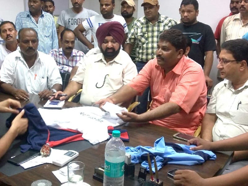 protest, pathankot protest, senitation worker protest, protest on low quality t-shirt, amritsar