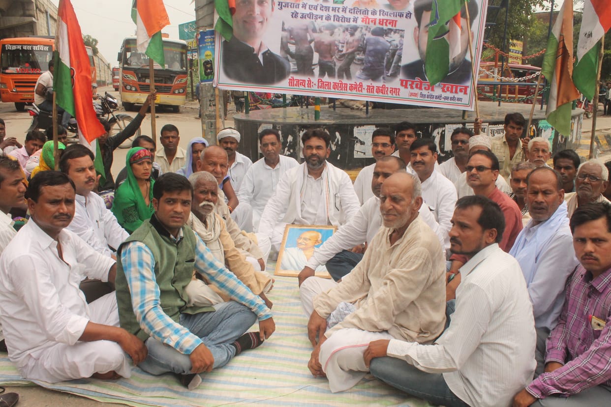 protest by Congress workers 