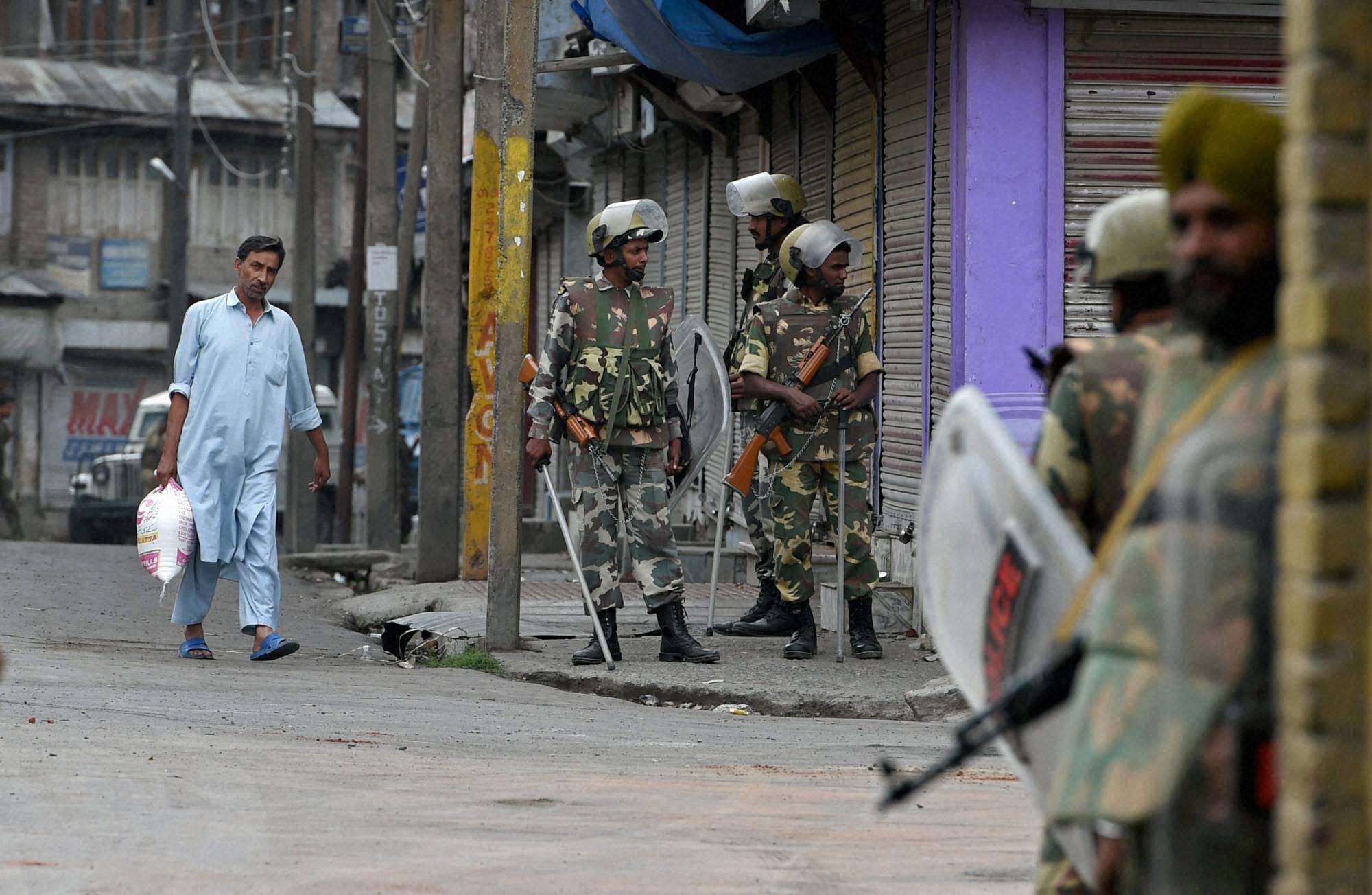 Curfew on in Kashmir for 13th day