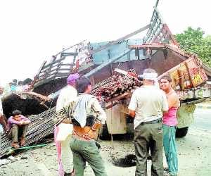 Smashing into trucks, seven hours motorway jams