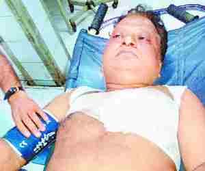 Munim shot at, looted