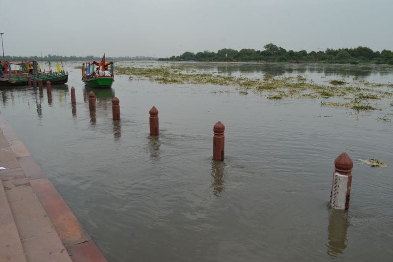 water discharge in yamuna 