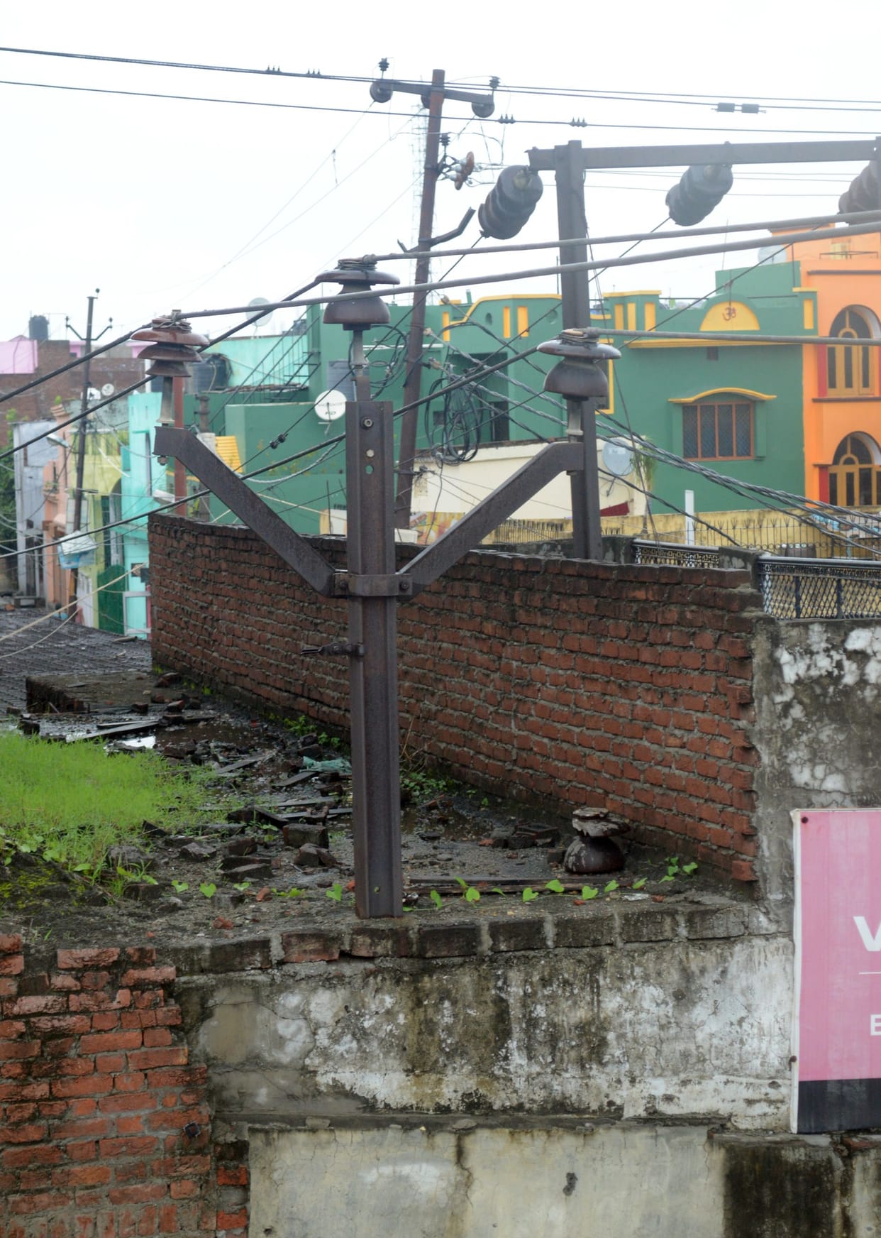 11 thousand volt current was passing through the line of houses