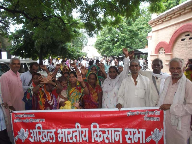 Farmers demonstrate council