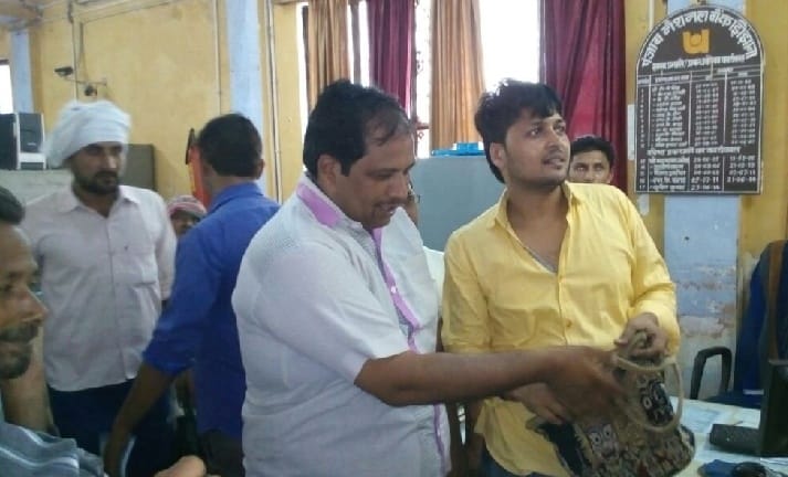 bag cut andpickup four lacs cash in bank