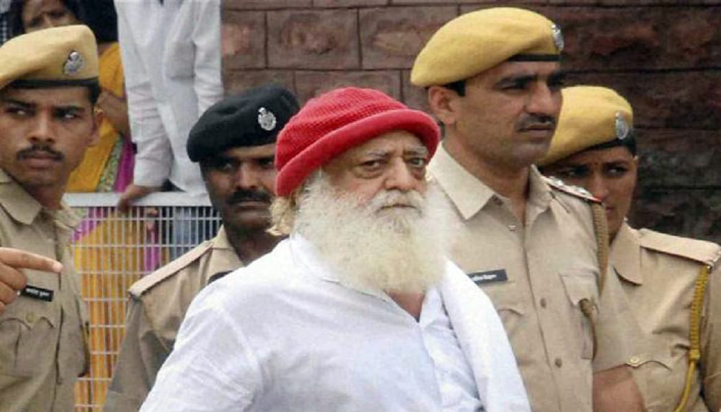 Supporters of Asaram creates ruckus in plane