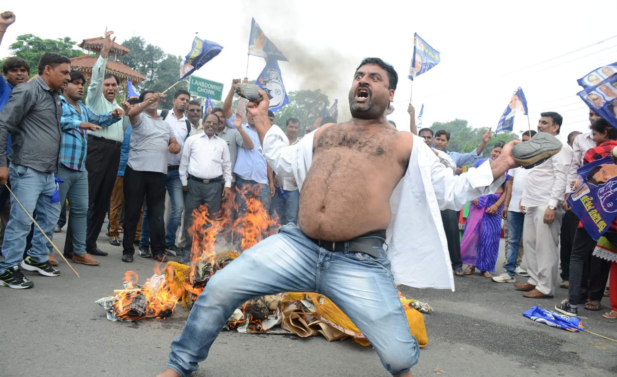 bsp protest in dehradun against dayashankar comment on mayawati.