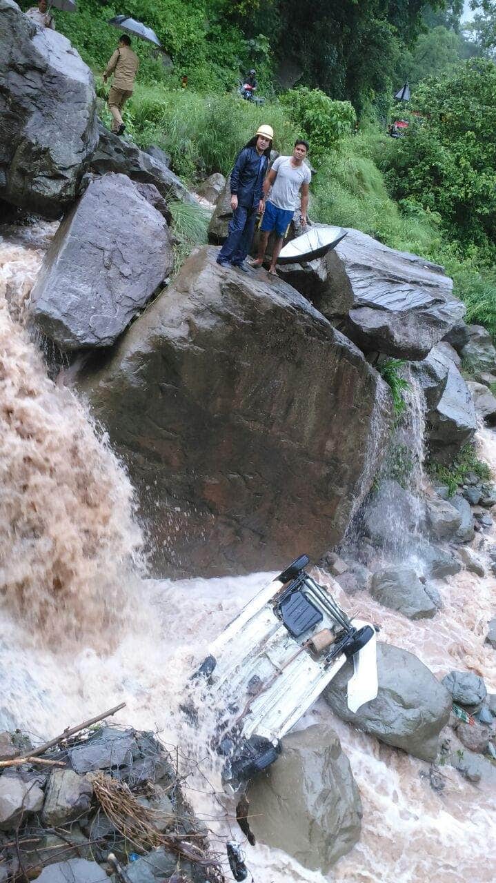 landslide in pauri, people stranded on highway.