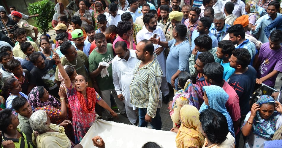 dalit family girl found dead in industrialist house in ludhiana, people on road