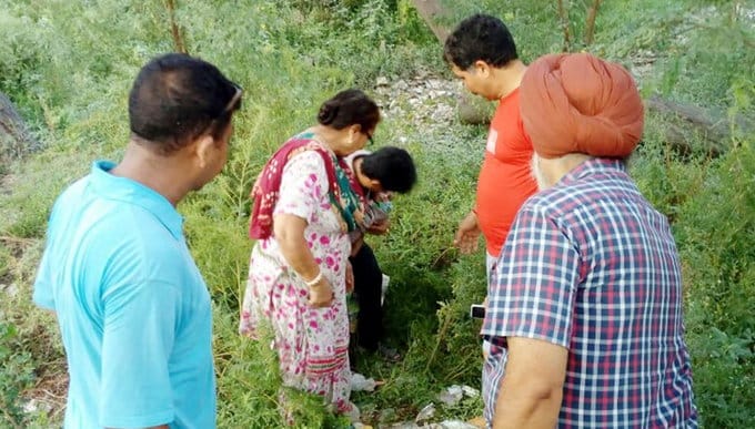 new born baby, girl child thrown by mother, new born baby thrown by mother, abohar, punjab