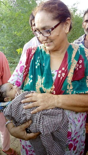 new born baby, girl child thrown by mother, new born baby thrown by mother, abohar, punjab