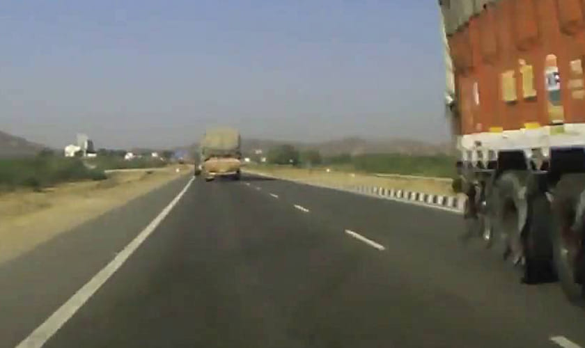 1.5 lakh looted from finance manager on national highway