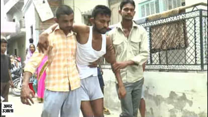 Hooliganism of Kanpur police beats man brutally 