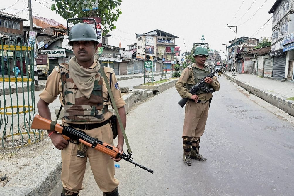 Tightened curfew in Srinagar